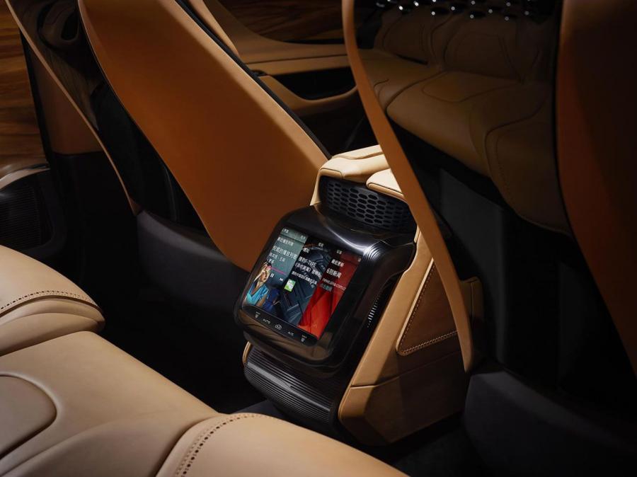  Jaguar C-X17 Concept in Liquid Gold 2013 года  (фото 28 из 36)